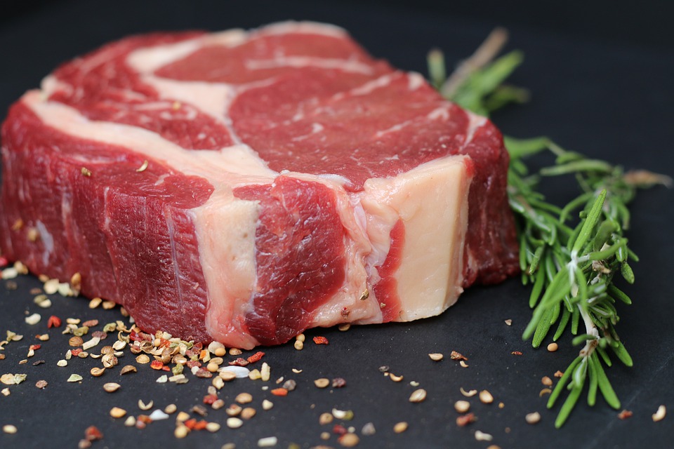 Vlada Srbije ograničila cene svinjskog mesa